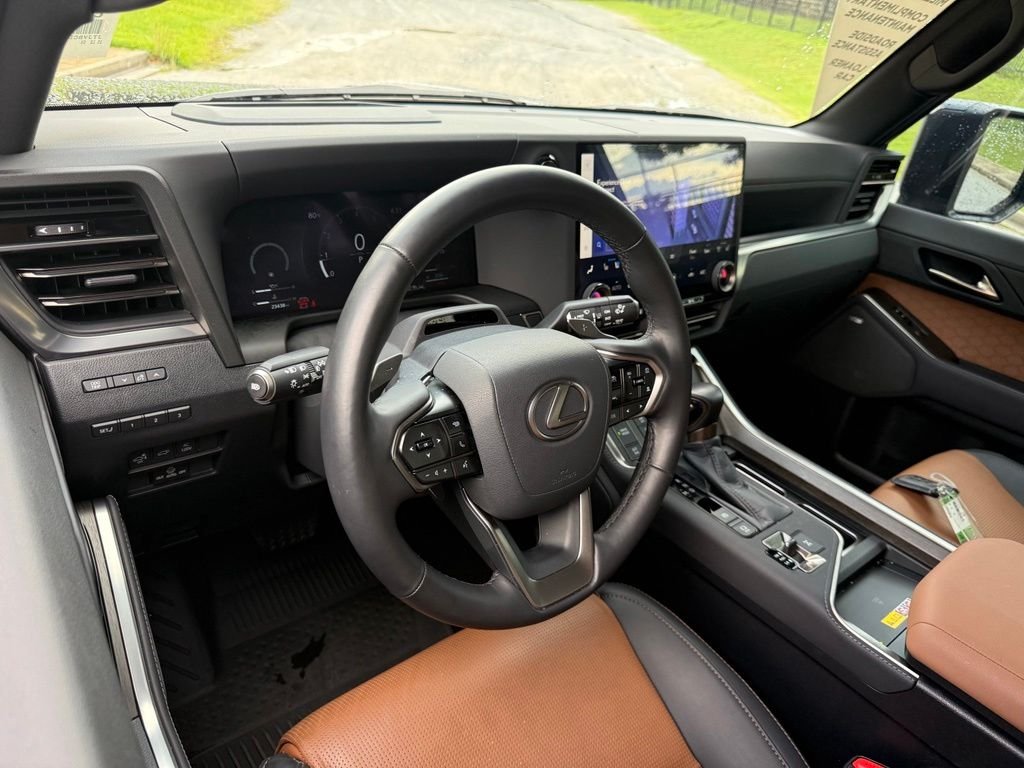 Used 2025 Black Lexus 550 Luxury+ image 3