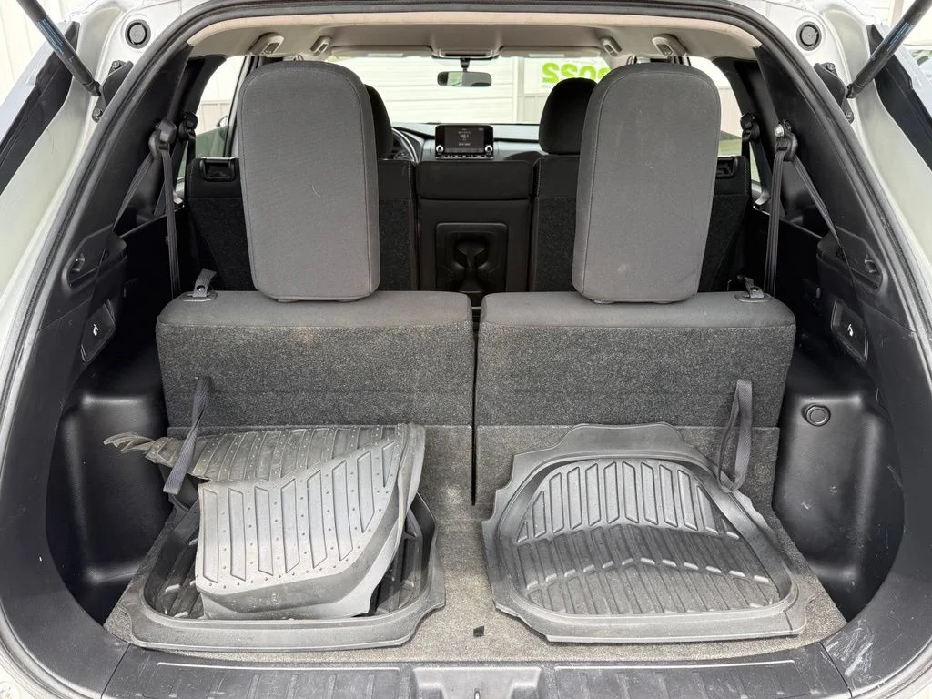 Used 2022  Mitsubishi ES image 25