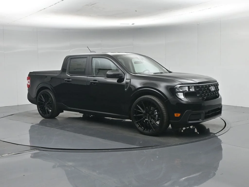 New 2026 Shadow Black Ford XLT image 6