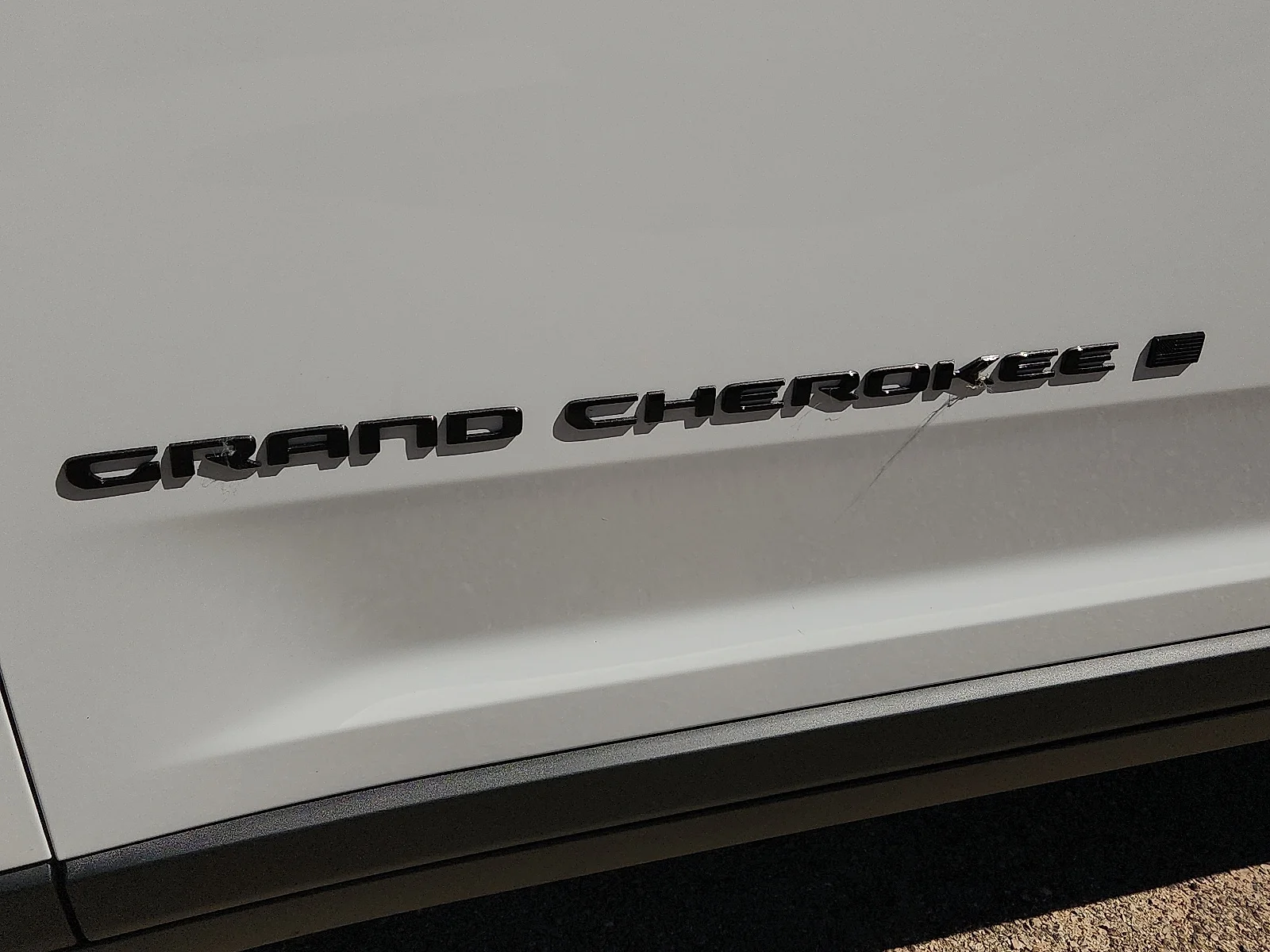 New 2027 Bright White Clear-Coat Paint Jeep LAREDO ALTITUDE 4X4 image 7