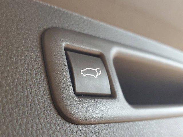 2024 Toyota Highlander LE - Photo 12