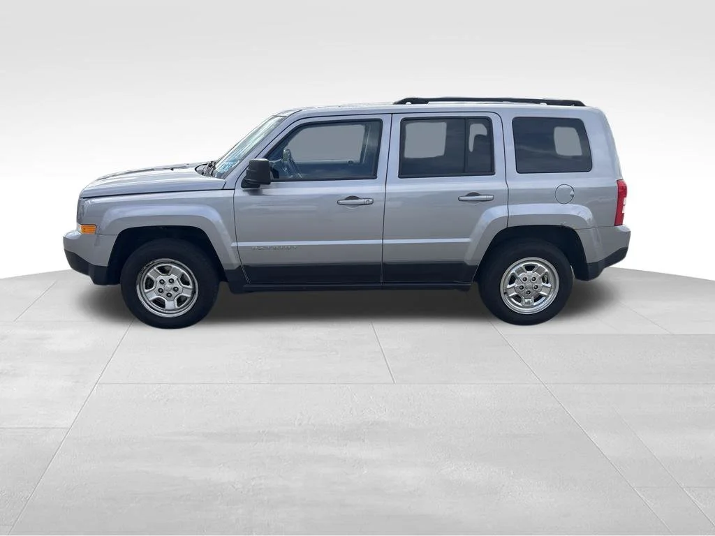 Used 2015 Silver Jeep Sport image 2