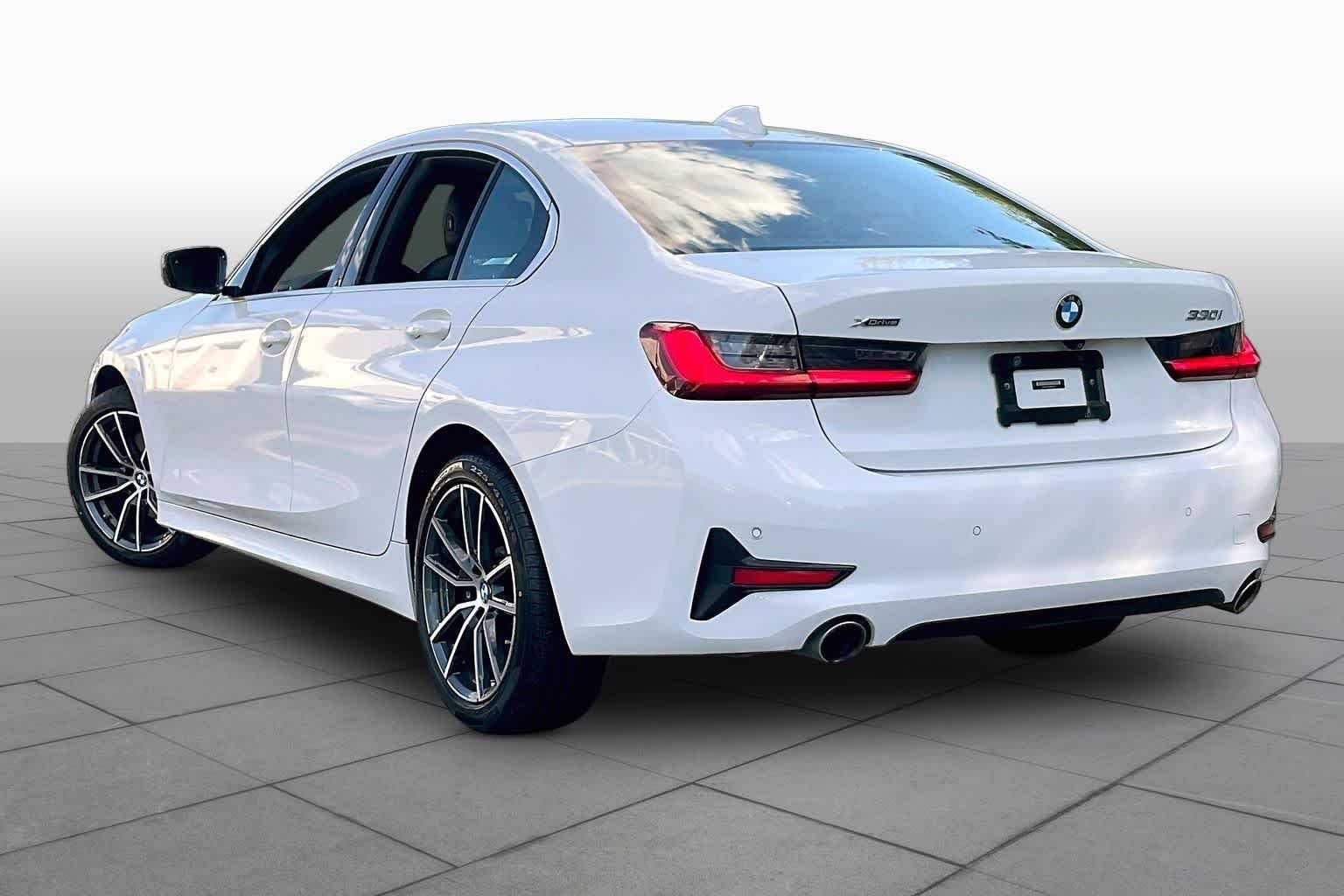 Used 2019 Alpine White BMW 330i xDrive image 11