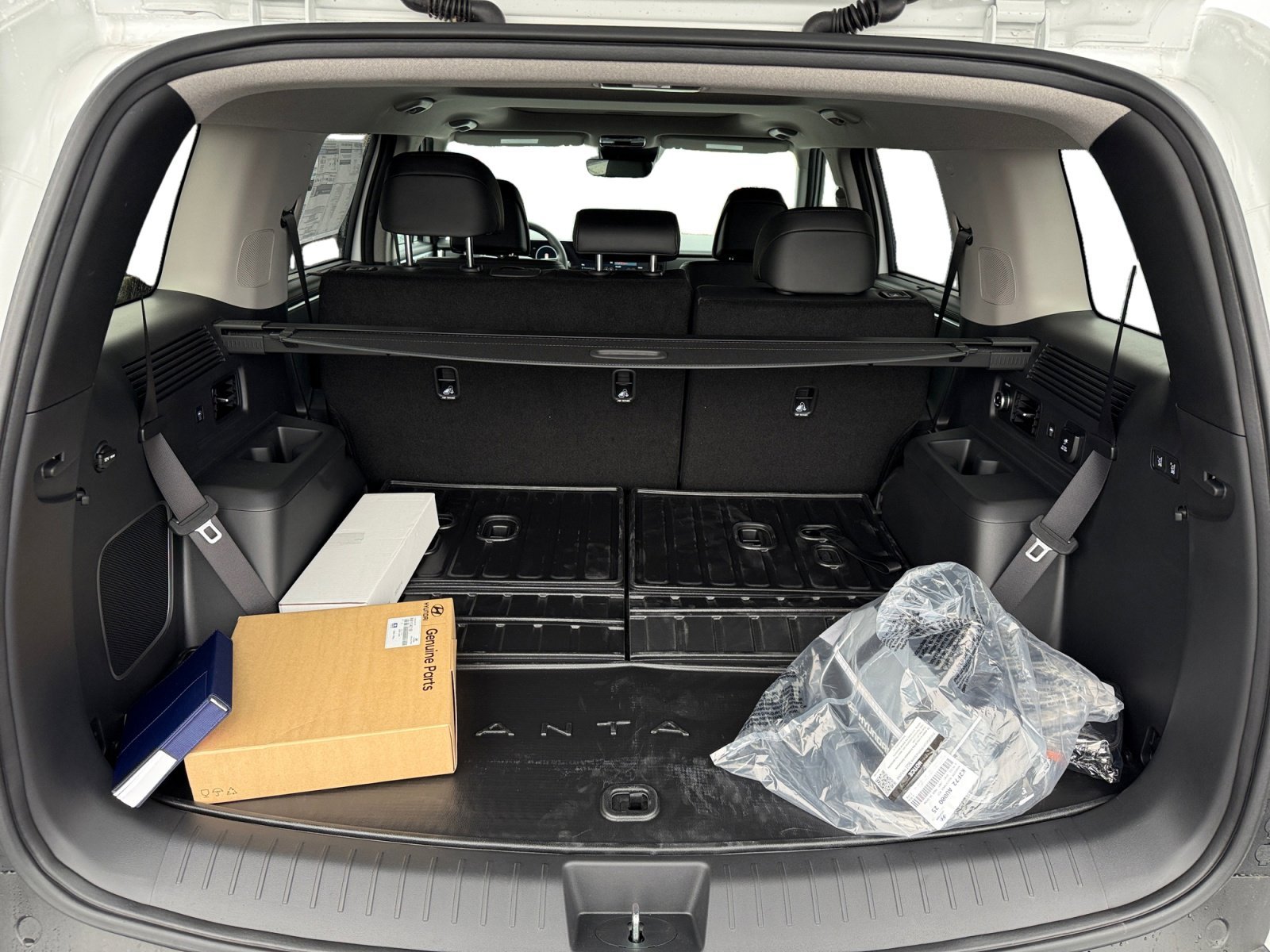 2026 Hyundai Santa Fe Limited - Photo 17