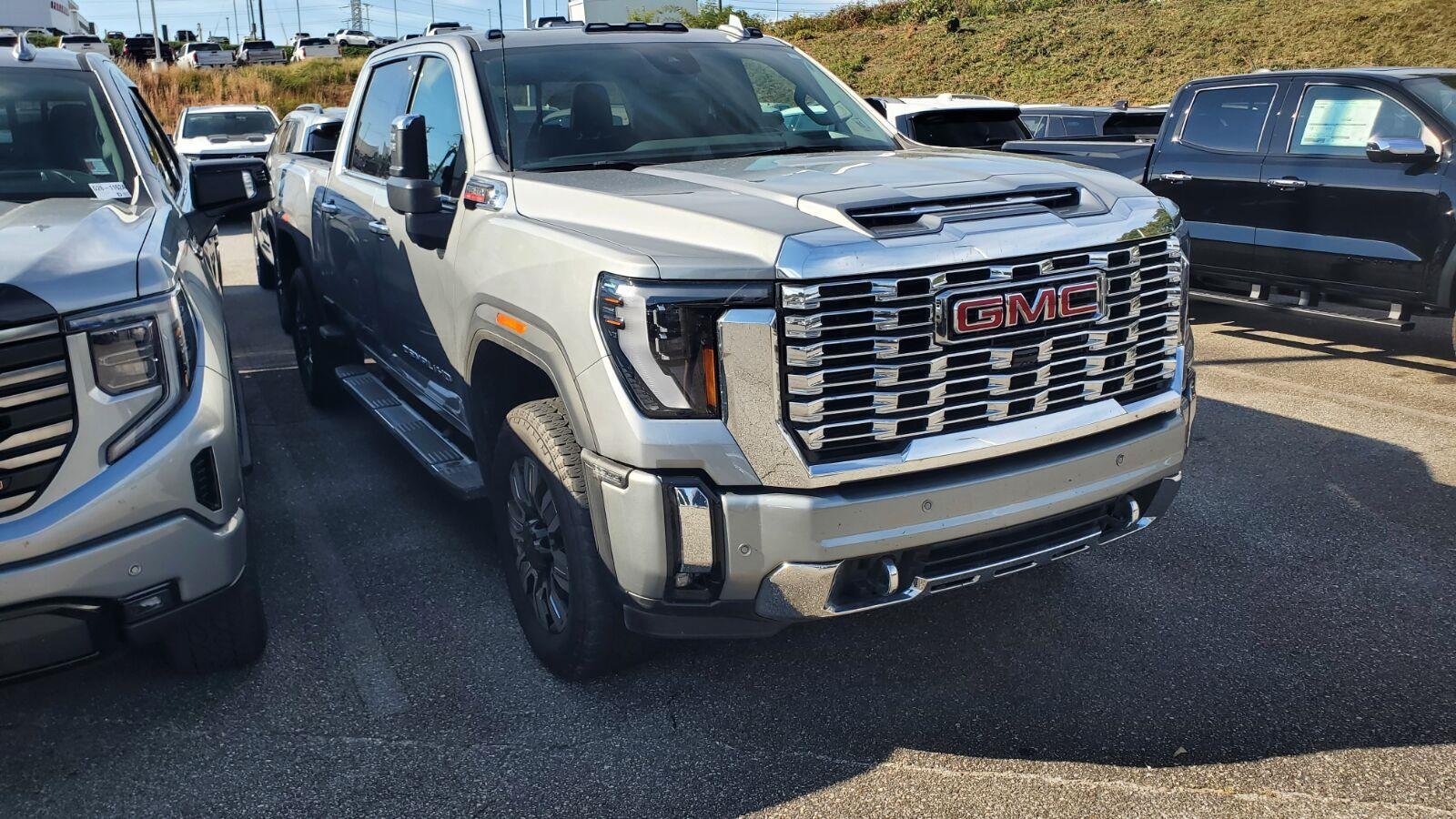 Used 2025 Sterling Metallic GMC Denali image 2