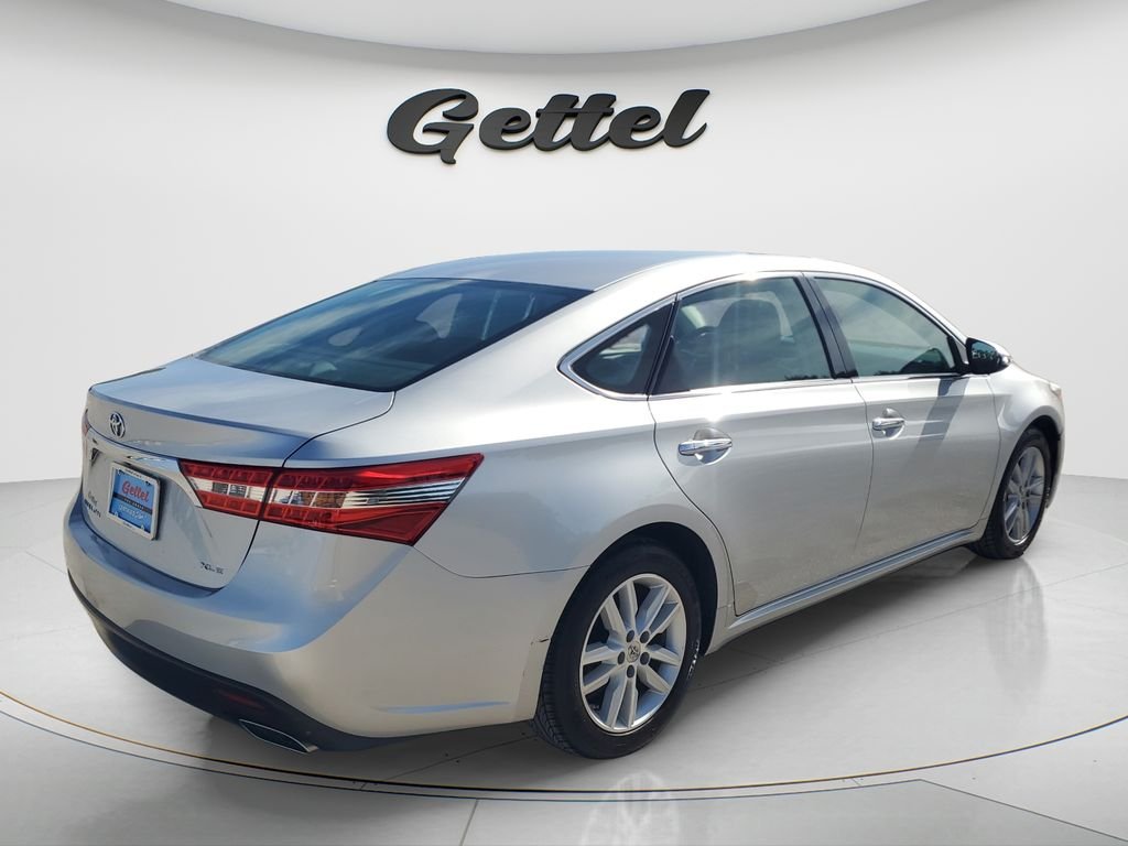 Used 2014 Silver Toyota XLE image 5
