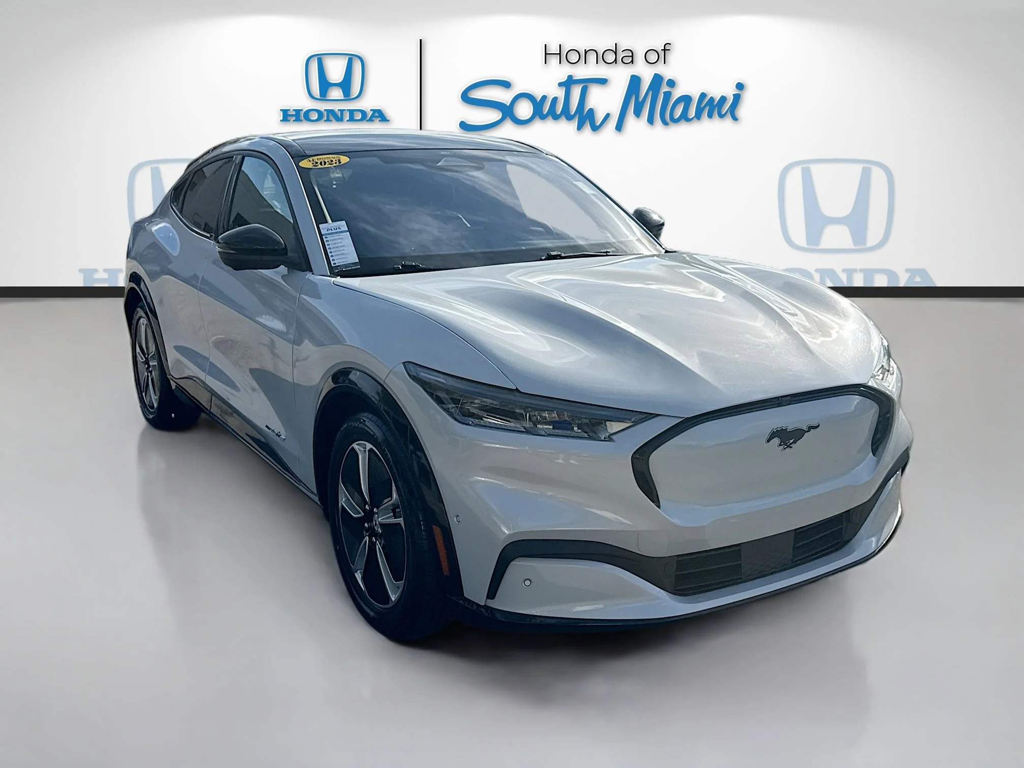 2023 Ford Mustang-Mach-e Premium's photo
