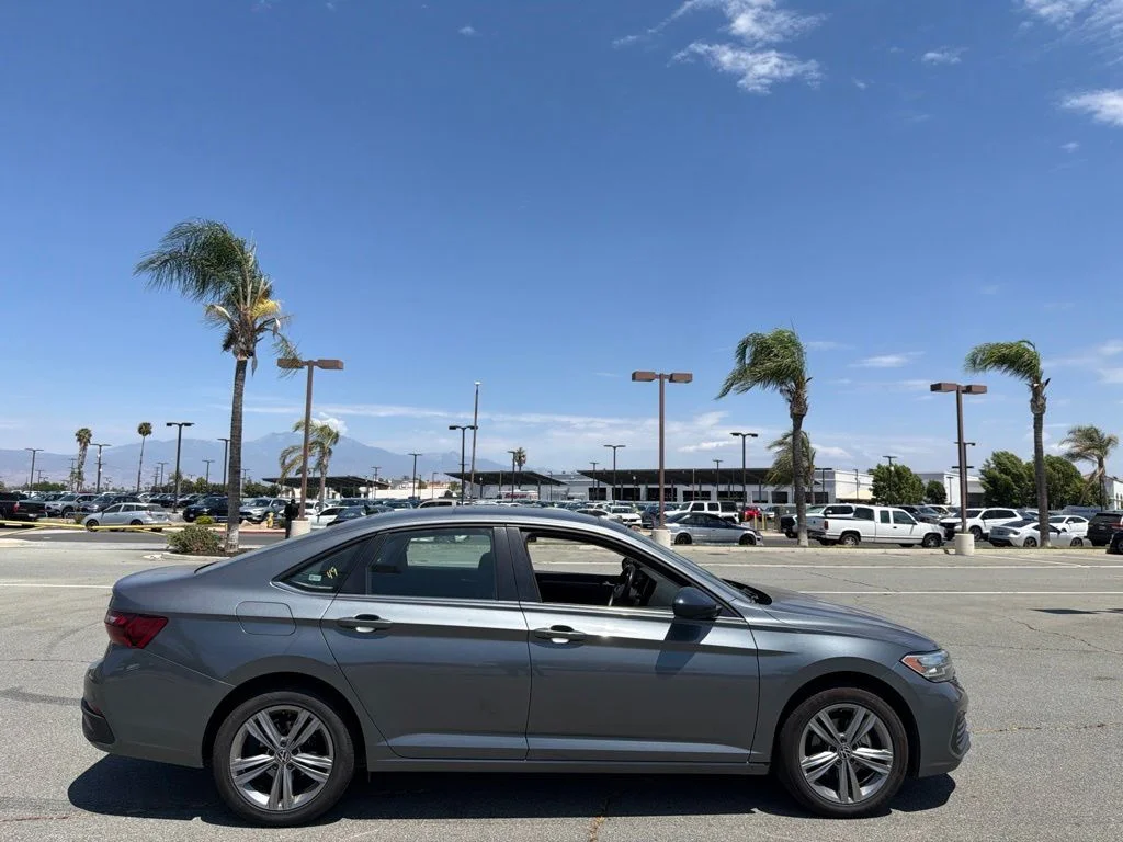 Used 2024 Gray Volkswagen 1.5T SE image 9