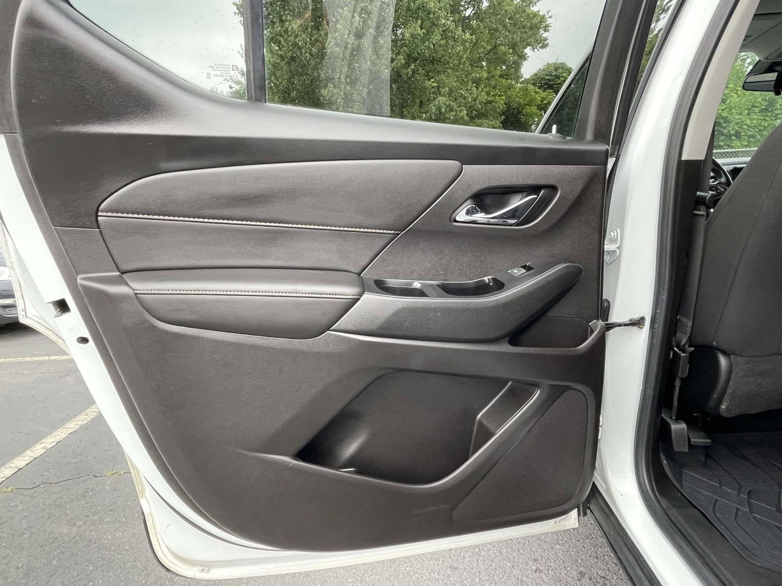 Used 2019 Summit White Chevrolet LT Cloth image 16