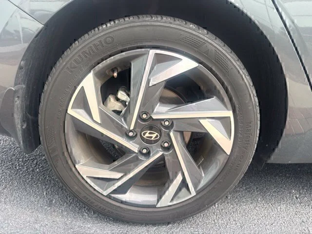 Used 2025 Gray Hyundai SEL Sport image 6