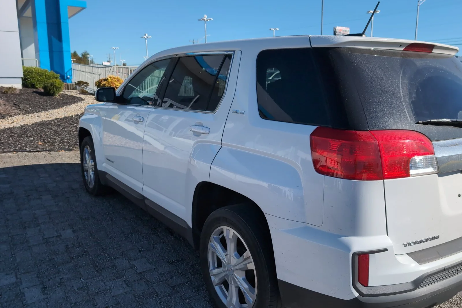 Used 2017 SUMMIT WHITE GMC SLE image 8