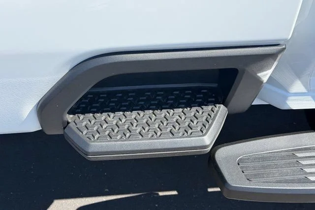 New 2026 Summit White GMC SLE image 7
