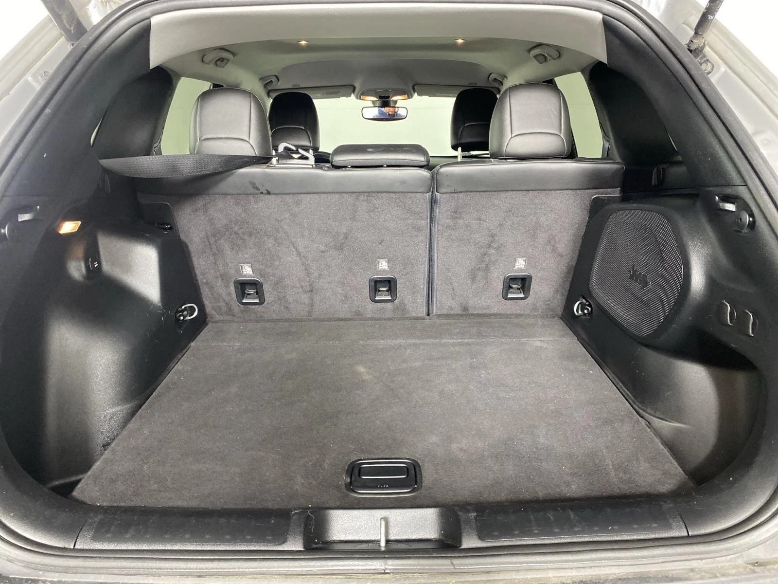 Used 2019 Sting-Gray Clearcoat Jeep Limited image 34