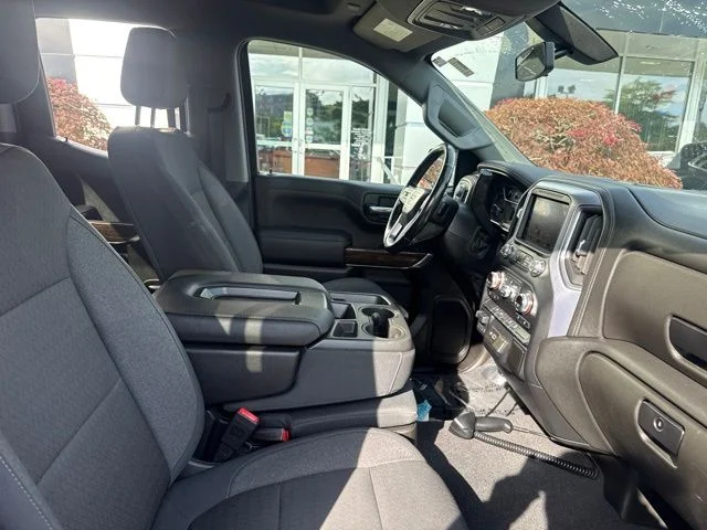 Used 2020 Red GMC SLE image 31