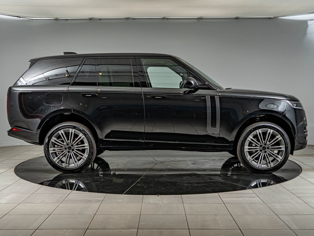 New 2026 Santorini Black Land Rover SE image 4
