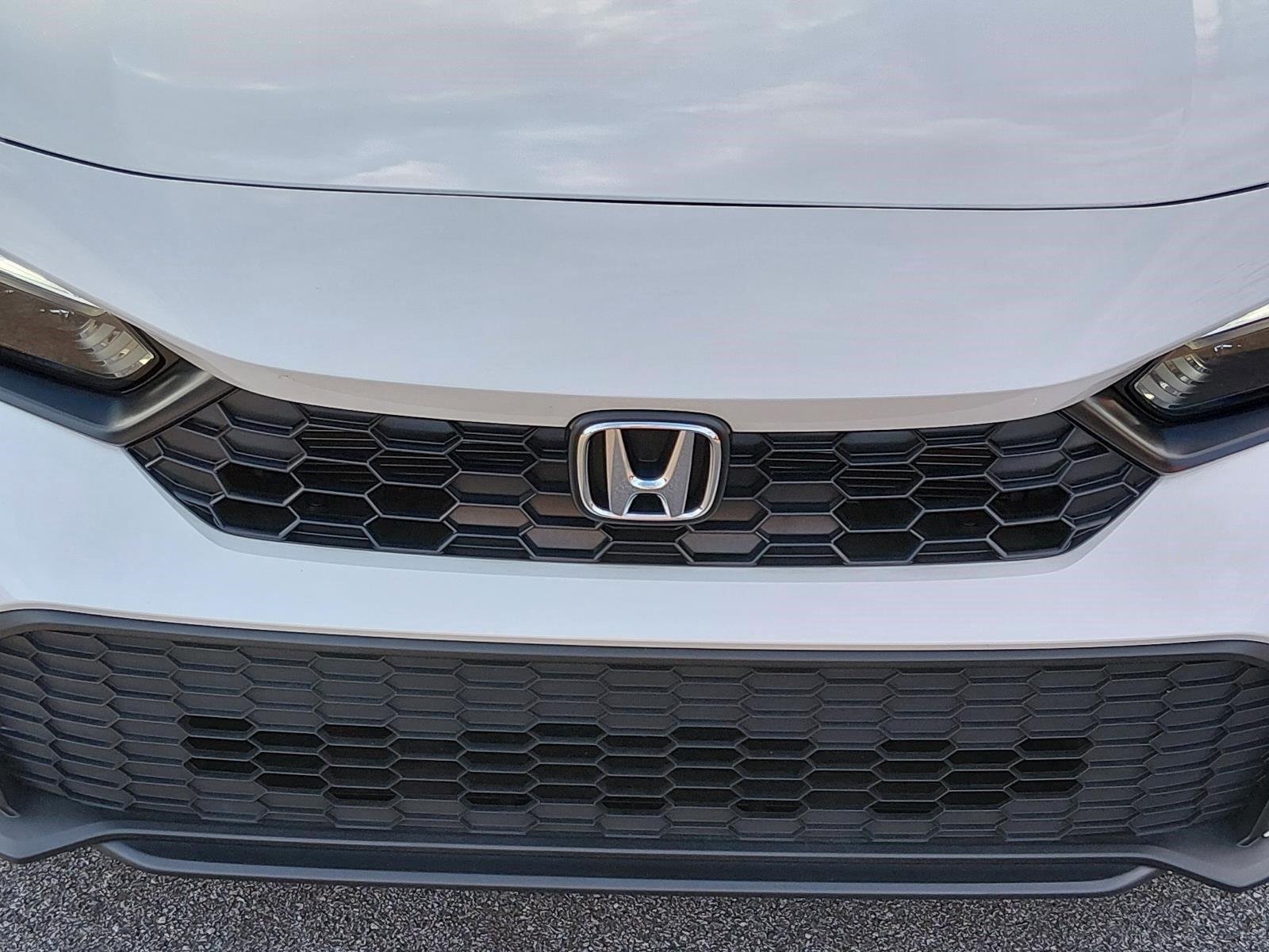 Used 2026 Platinum White Pearl Honda Sport image 9