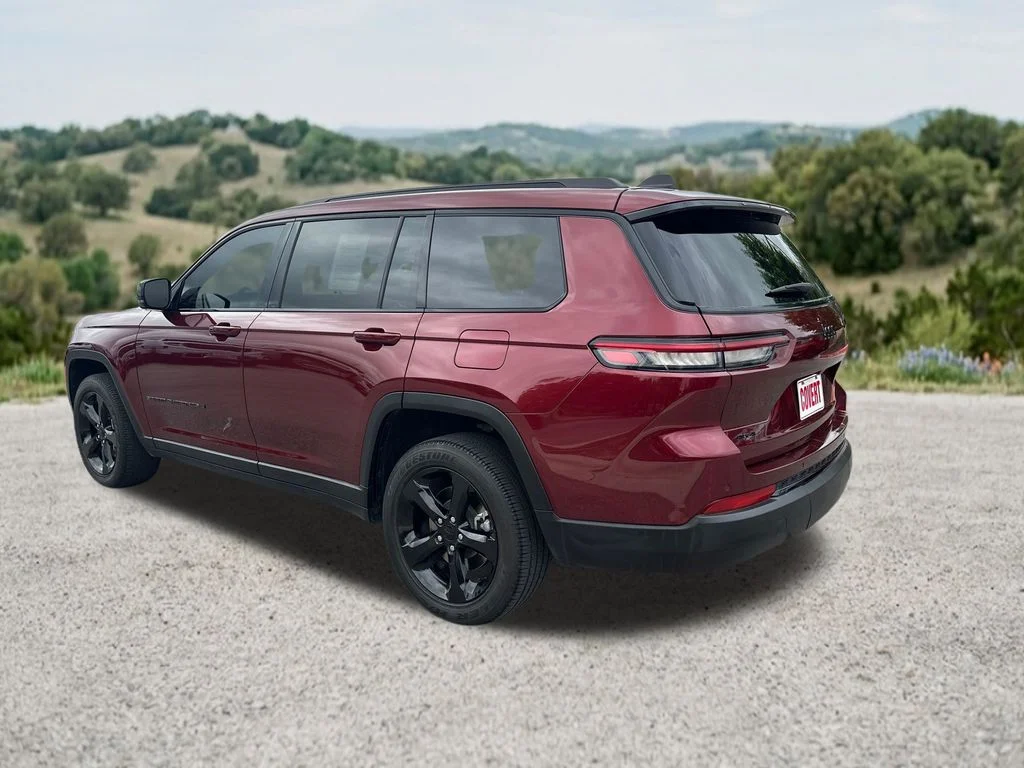 Used 2023 Red Jeep Altitude X image 3