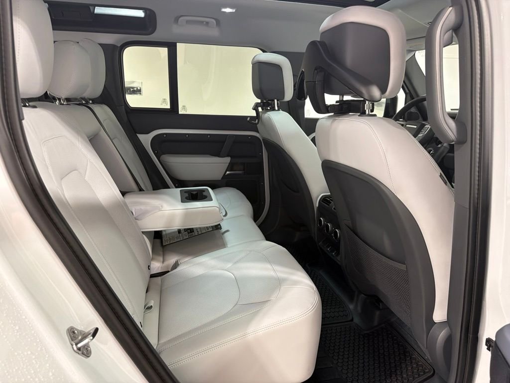 New 2026 Fuji White Land Rover X-Dynamic SE image 28