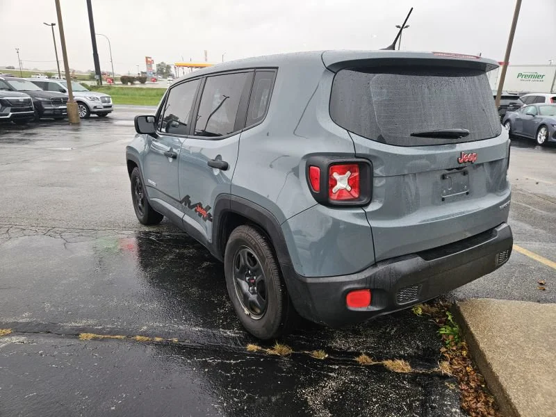 Used 2017 Anvil Jeep Sport image 3