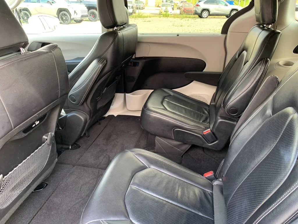 Used 2022 White Chrysler Touring L image 14