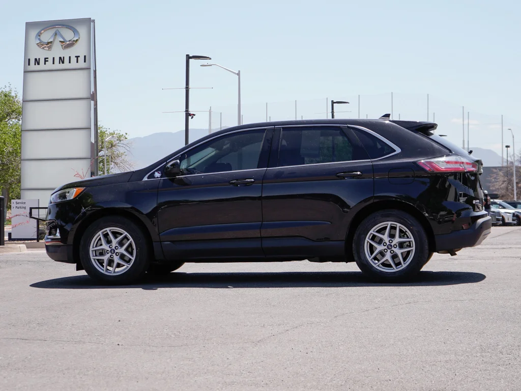 Used 2022 Agate Black Metallic Ford SEL image 3
