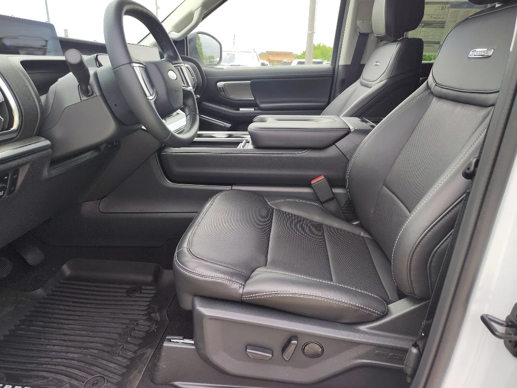 New 2026 Oxford White Ford Platinum® image 11