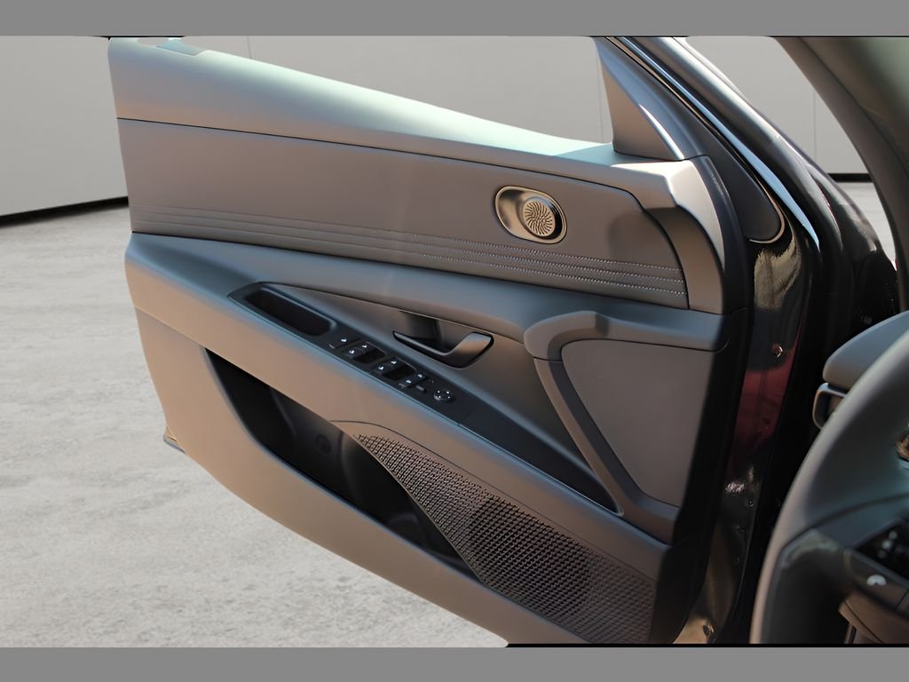 Certified Used 2025 Abyss Black Hyundai SEL Sport image 14