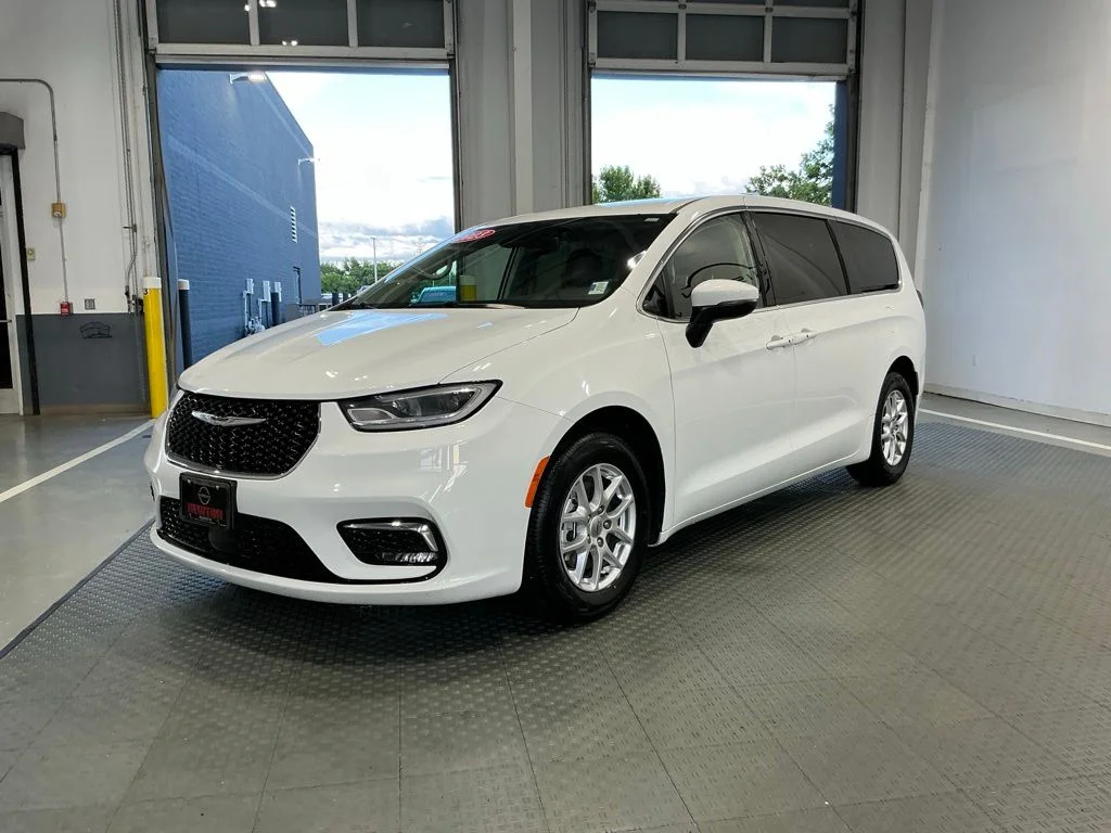 Used 2023 Bright White Clearcoat Chrysler Touring L image 2