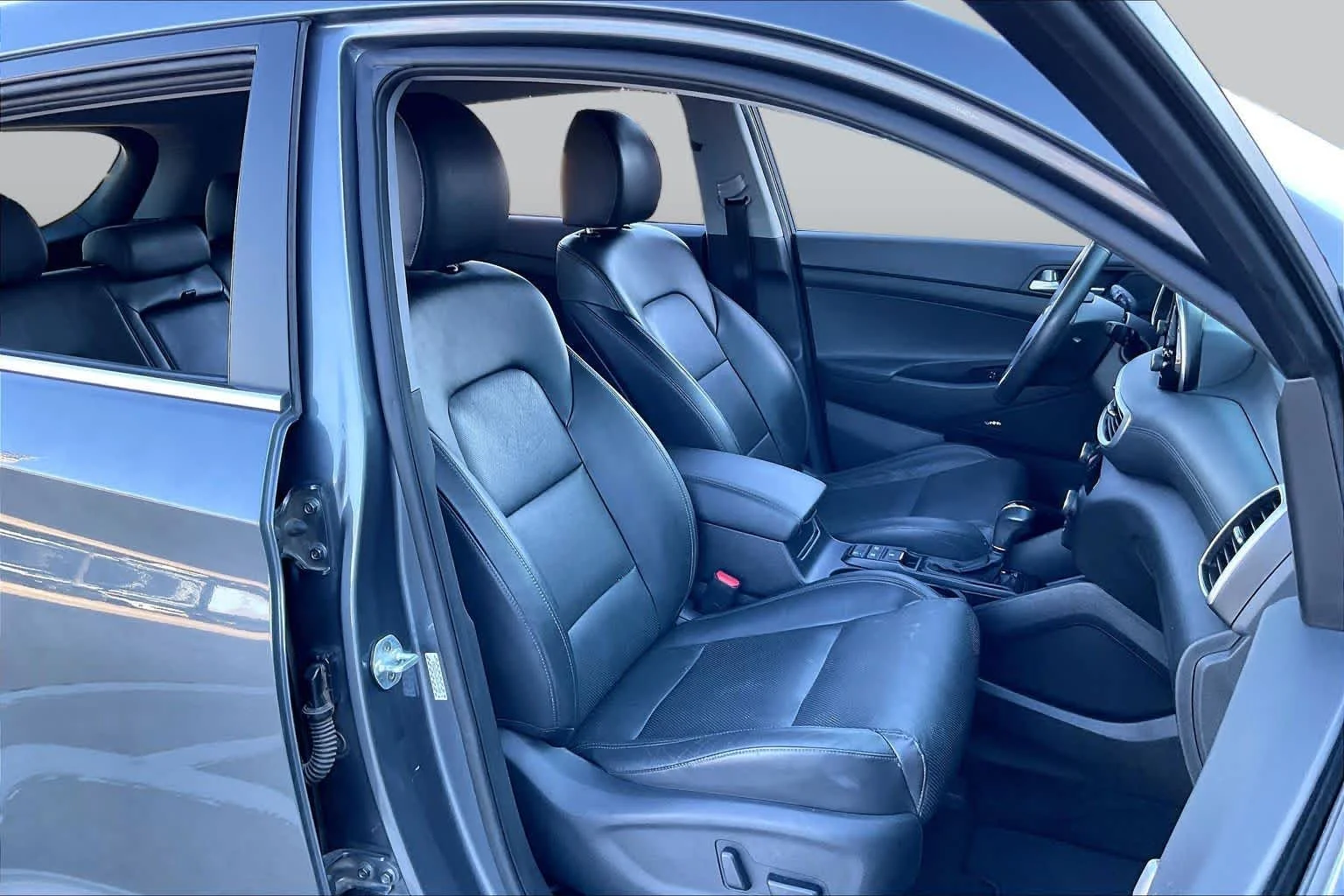 Used 2019 Coliseum Gray Hyundai Limited image 9