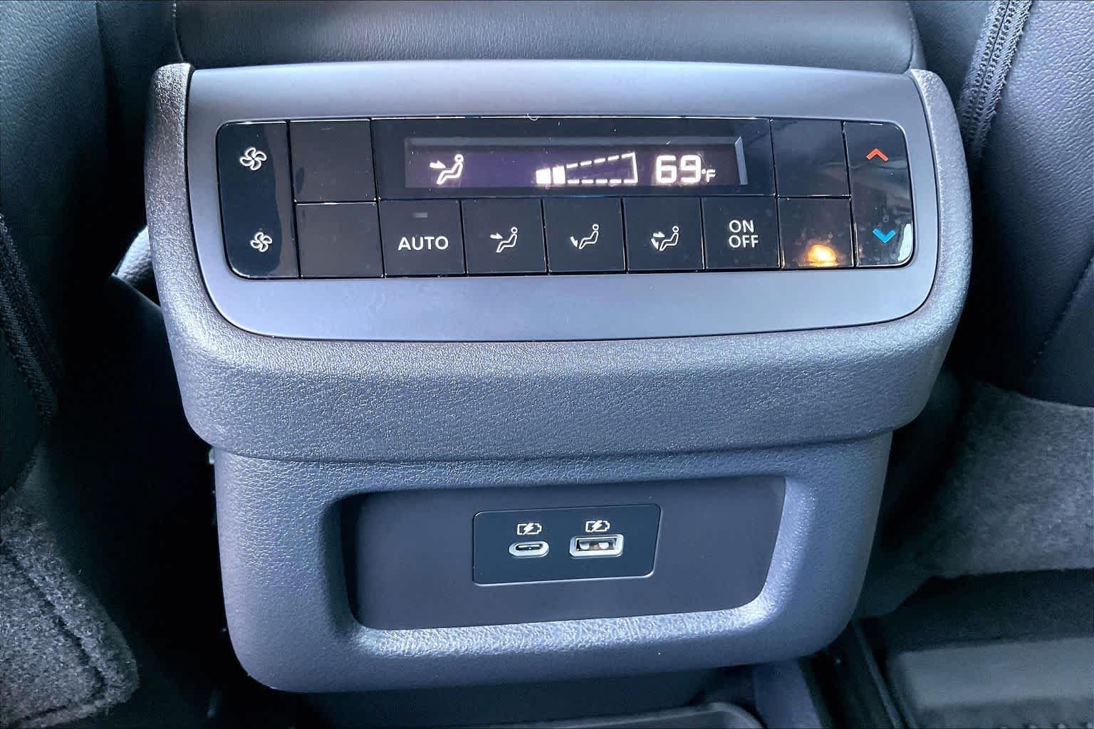 Used 2025 Glacier White Nissan Rock Creek image 31