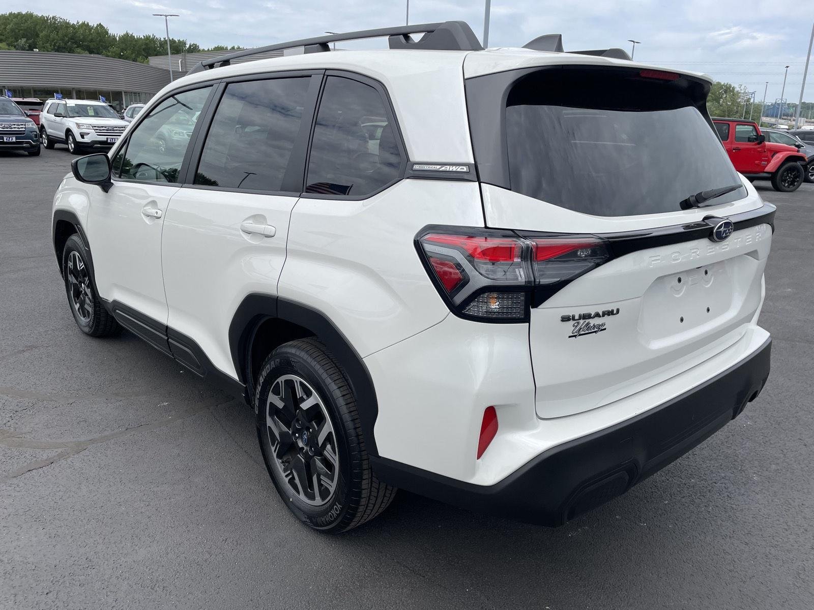 Used 2025 Crystal White Pearl Subaru Premium image 3
