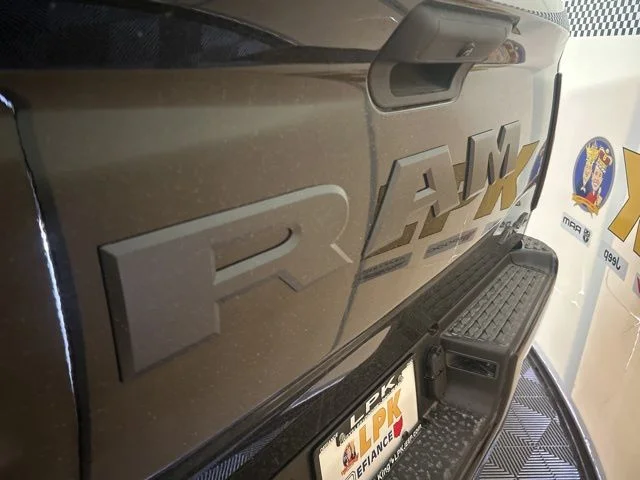 New 2026 Diamond Black Crystal Pearl-Coat Exterior Paint RAM Black Express image 20