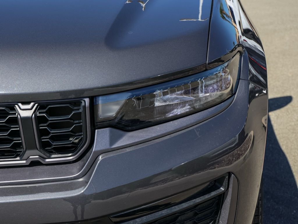 New 2026 Baltic Gray Metallic Clear-Coat Exterior Paint Jeep Limited image 9