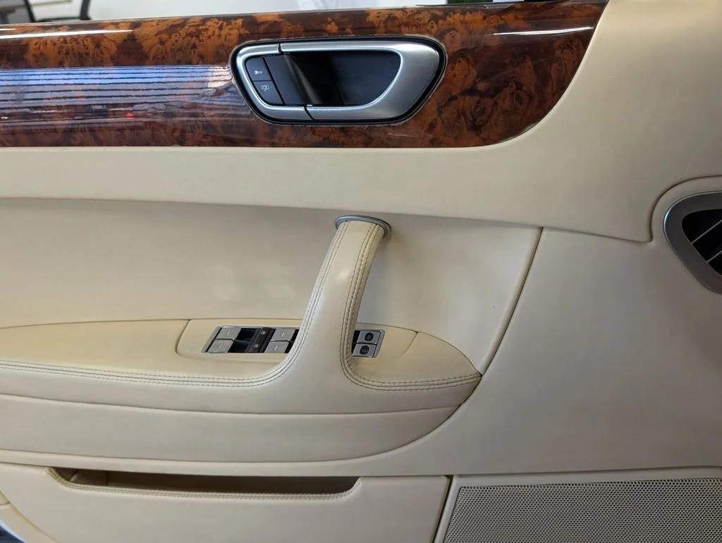Used 2008 White Bentley Base image 27