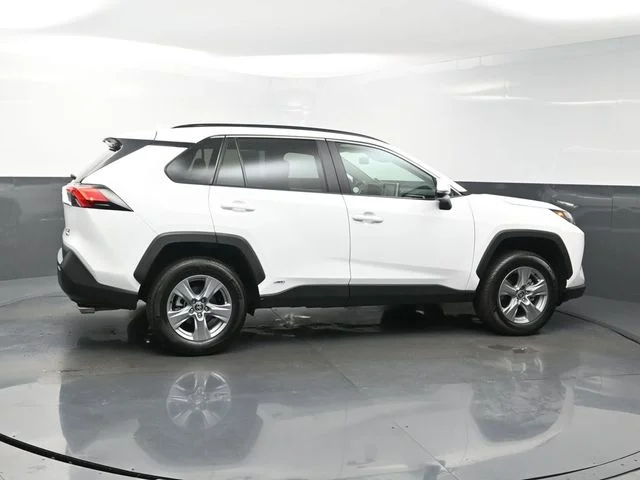 Used 2025 White Toyota XLE image 8