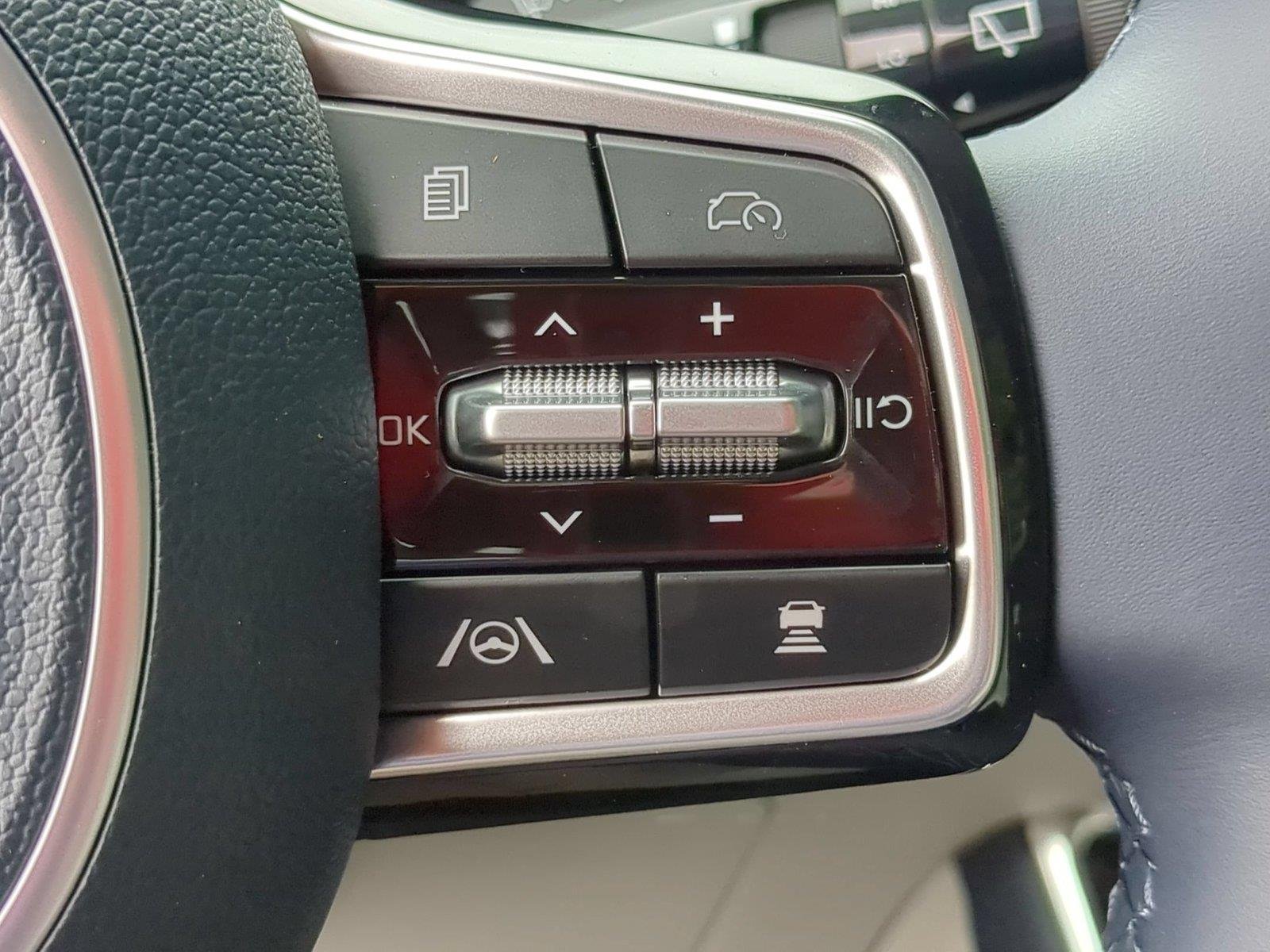 New 2026 Ceramic Silver Kia EX image 20