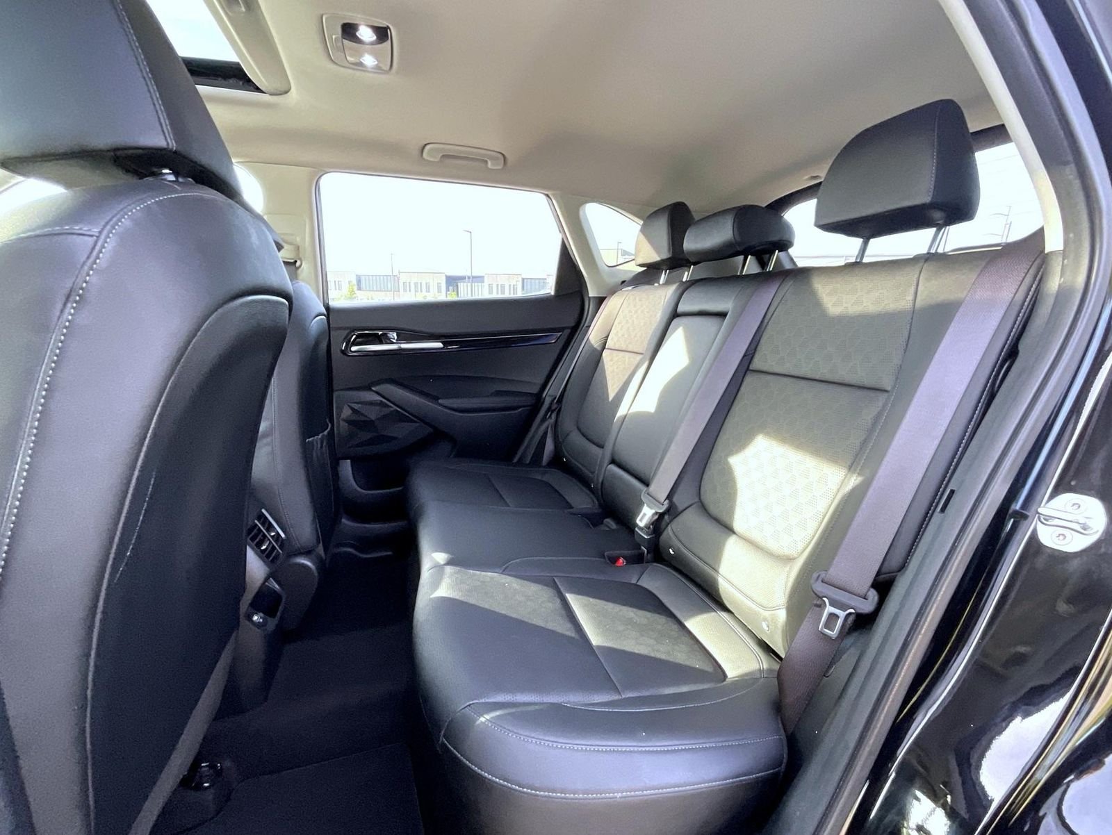 Used 2022 Black Kia EX image 14