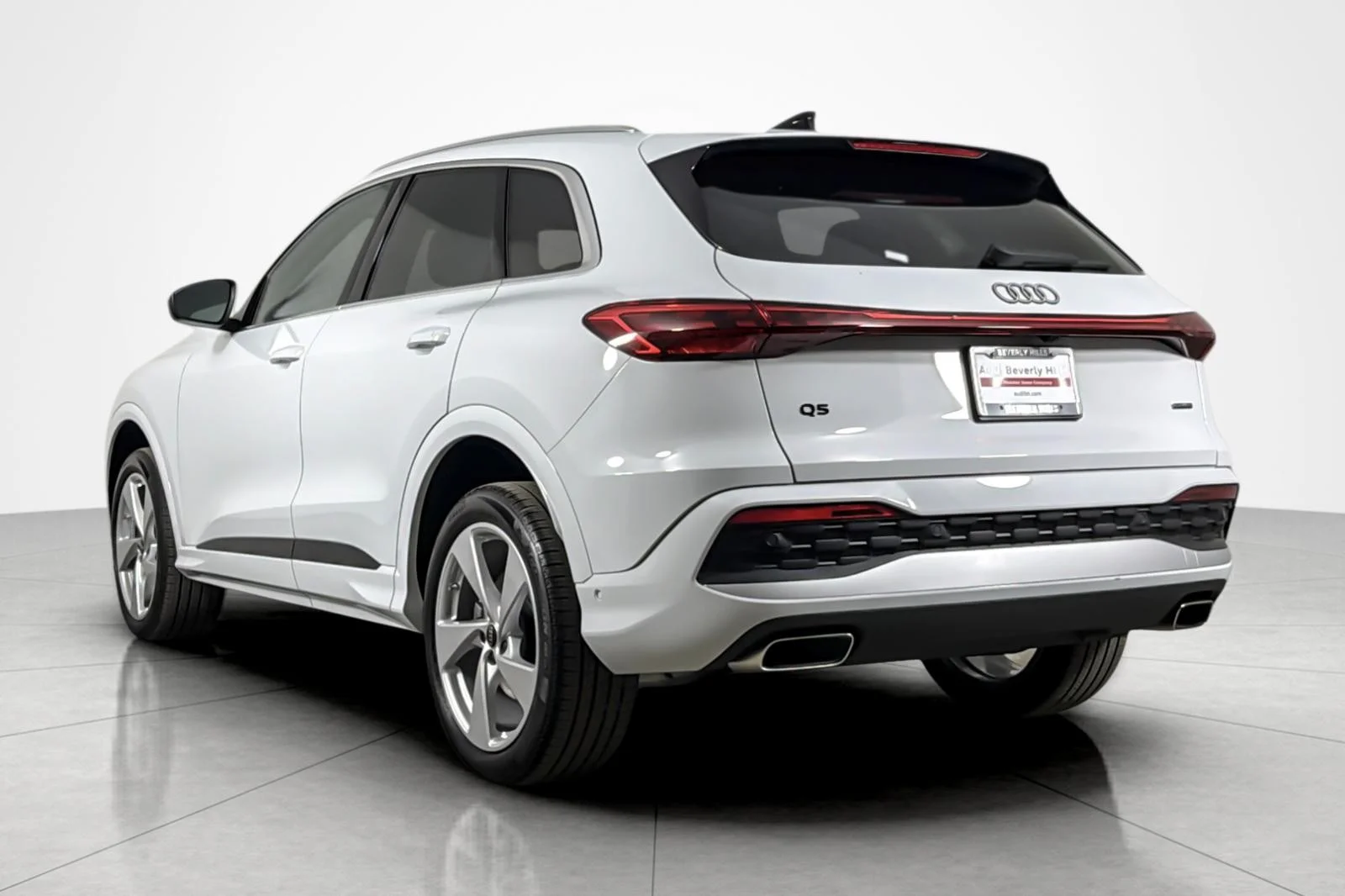 Used 2025 Glacier White Metallic Audi Premium Plus 2.0 TFSI quattro image 3