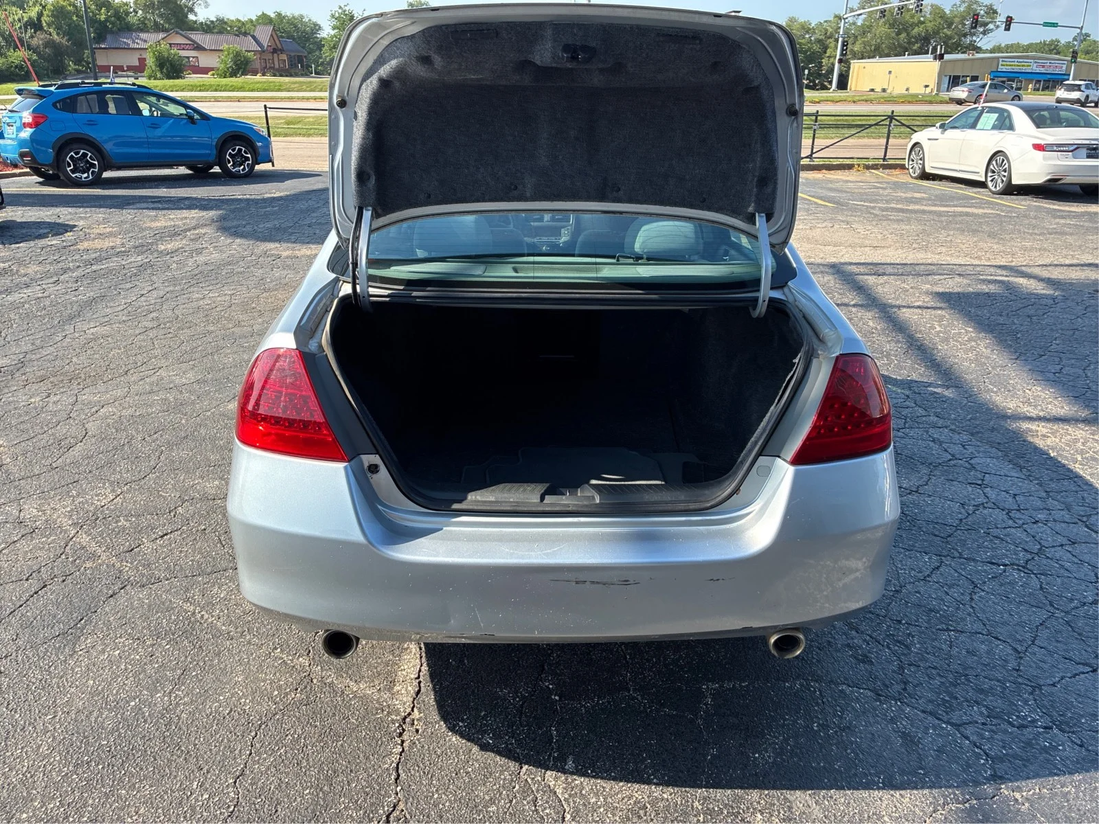 Used 2007 Silver Honda LX SE image 11
