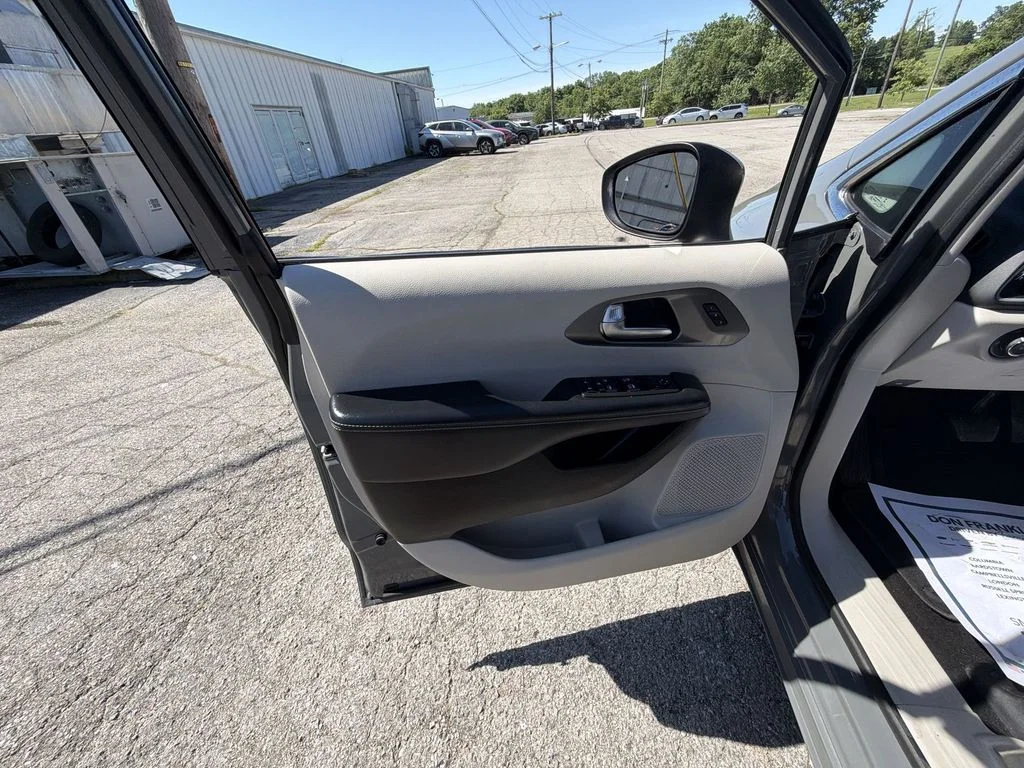 Used 2023 White Chrysler Touring L image 13