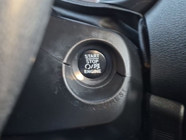 Used 2017 Red Jeep Latitude image 16