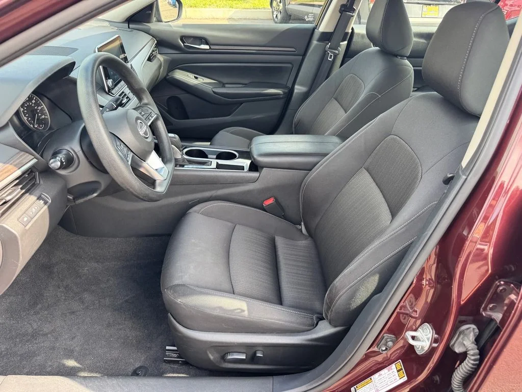 Used 2024 Red Nissan 2.5 SV image 5