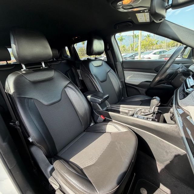 Used 2024 White Jeep Latitude image 28
