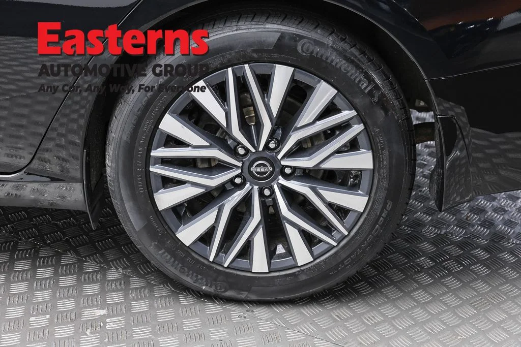 Used 2024 Black Nissan 2.5 SV image 8