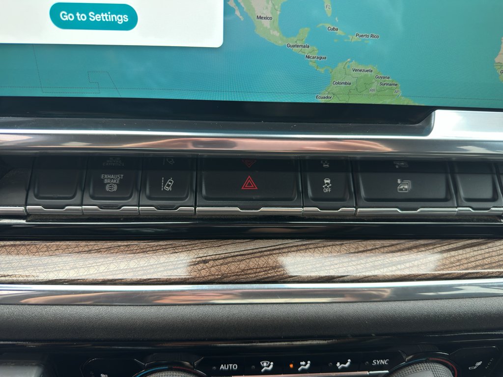 Used 2025 Summit White Chevrolet LT image 22
