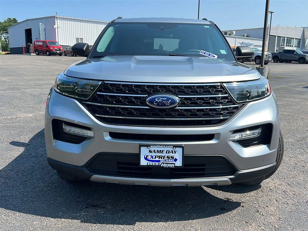 Used 2023 Iconic Silver Ford XLT image 17
