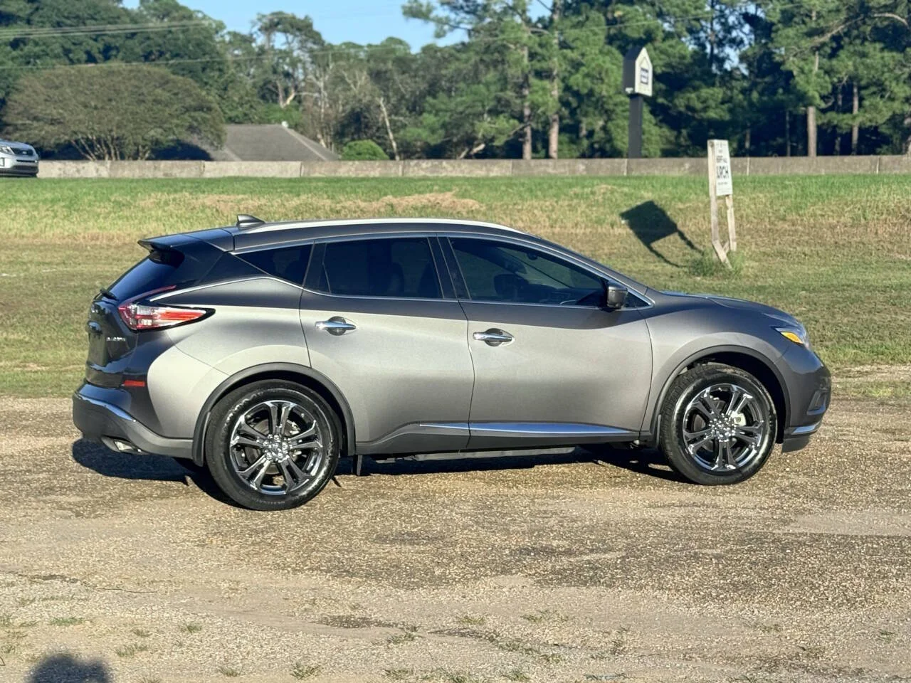 Used 2017 Gray Nissan Platinum 4dr SUV image 5