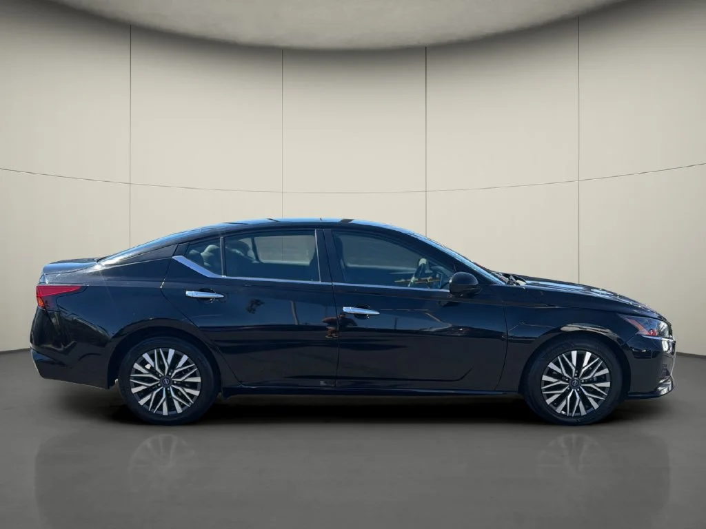 Used 2024 Black Nissan 2.5 SV image 8