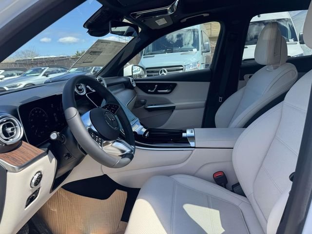 New 2026 Polar White Mercedes-Benz GLC 300 image 4