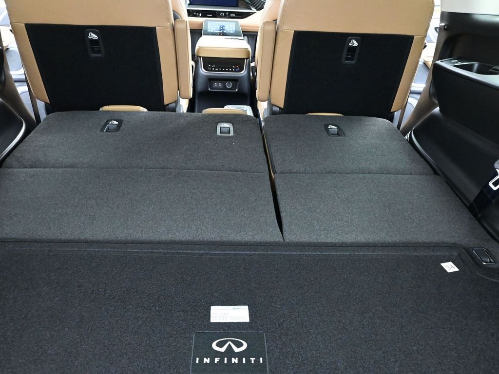 New 2026 Black INFINITI LUXE image 11